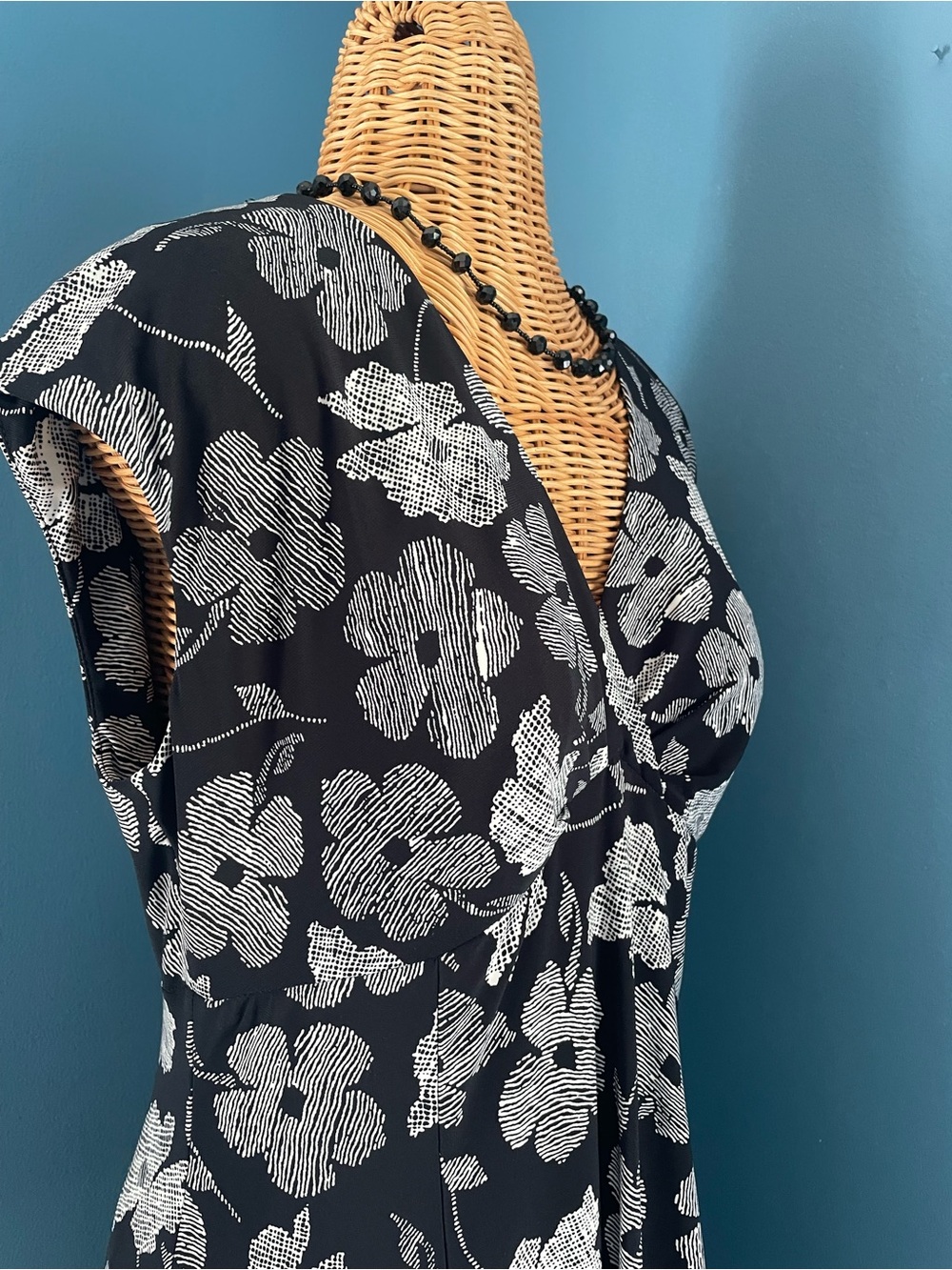 Chaps Black White Floral Dress Surplice V-Neck Stretchy Sleeveless Size Large